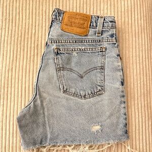 Vintage Light Wash Levi's Shorts 27
